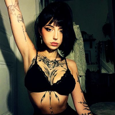 Yuprntae modella erotica MYM tatuata suicide girl